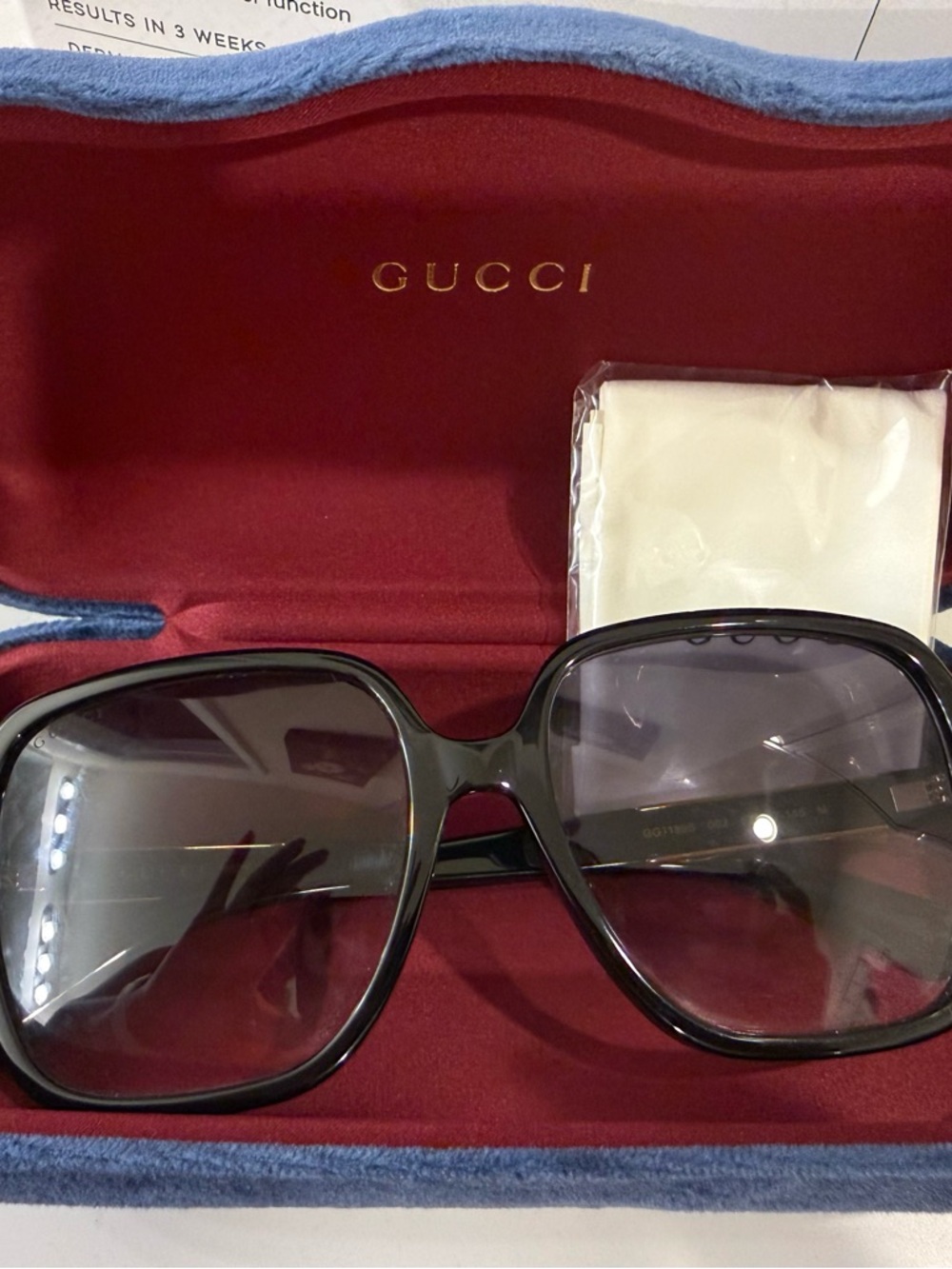 Gucci Black Square Sunglasses with Gradient Lenses and Gold Logo w/velvet Case - Picture 3 of 5
